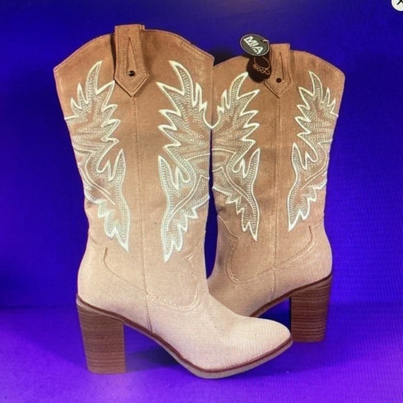 🎉SALE🎉*LastPair*MIATaleyTallWesternBootsNIB NWTBlushSize9 EmbroideredFauxLeather - Picture 2 of 9